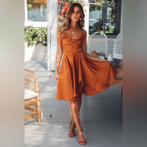 Hello Molly Keep on walking midi dress in Tan. Sold out online. - Picture 3 of 6